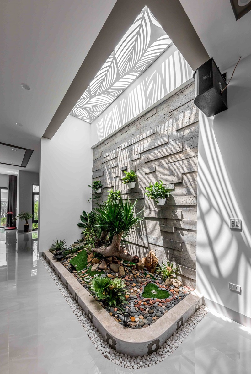 Mẫu thiết kế giếng trời cầu thang nhà ống