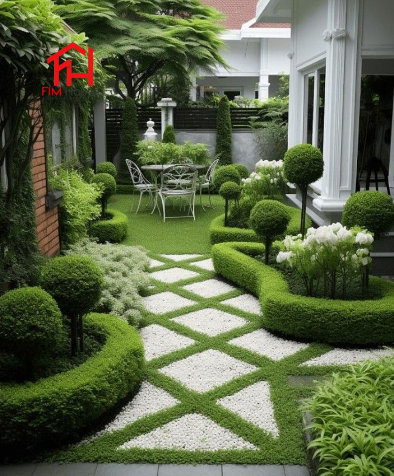 thiết kế sân vườn có cây xanh cắt tỉa