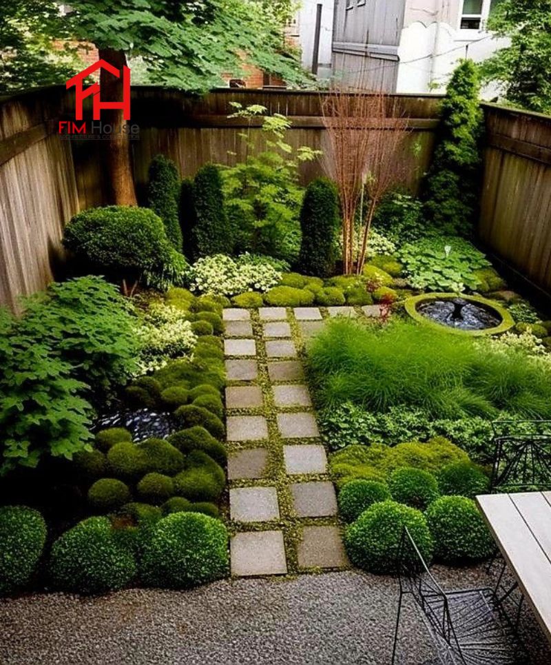 sân vườn có thảm cỏ