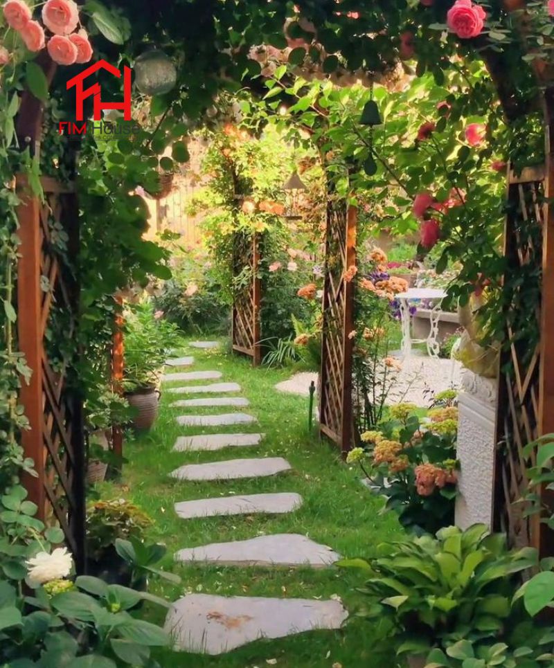 thiết kế sân vườn có vườn hoa 