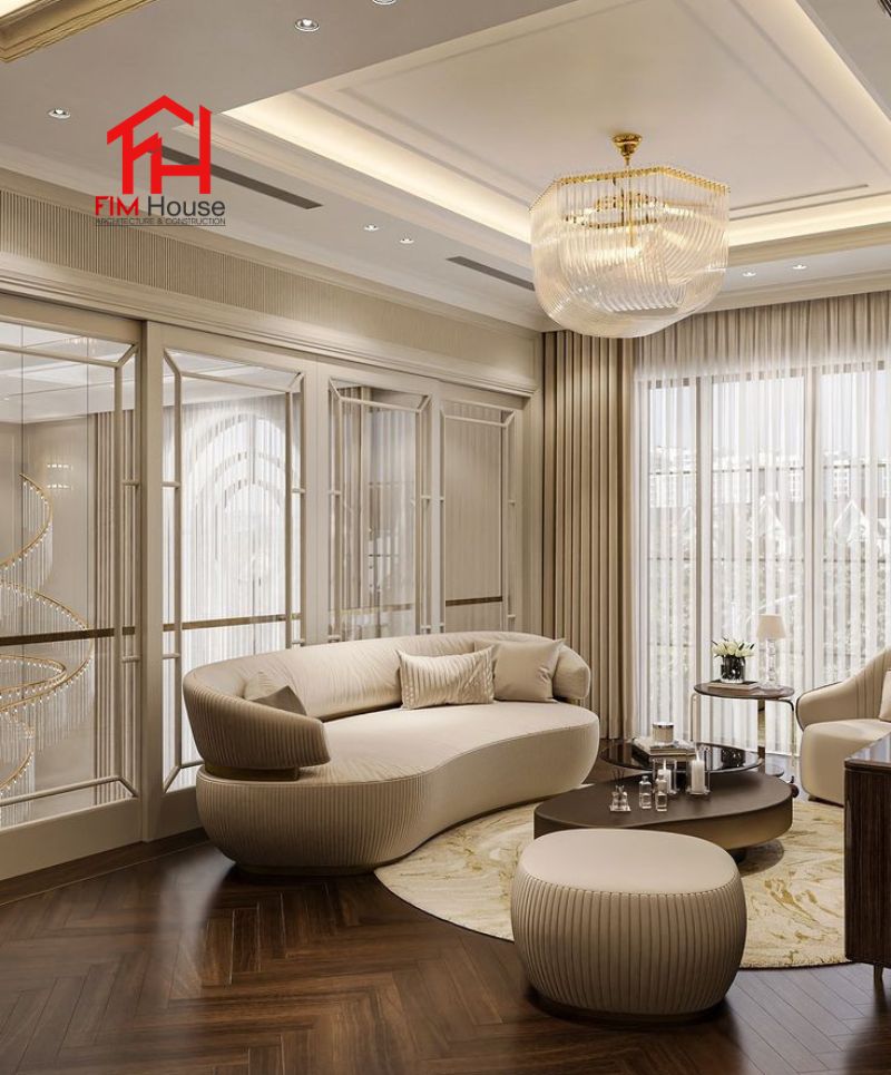 phòng khách có đèn chùm sang trọng