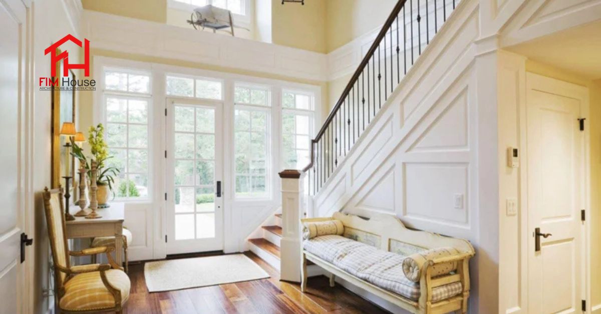 Cầu thang đối diện cửa chính