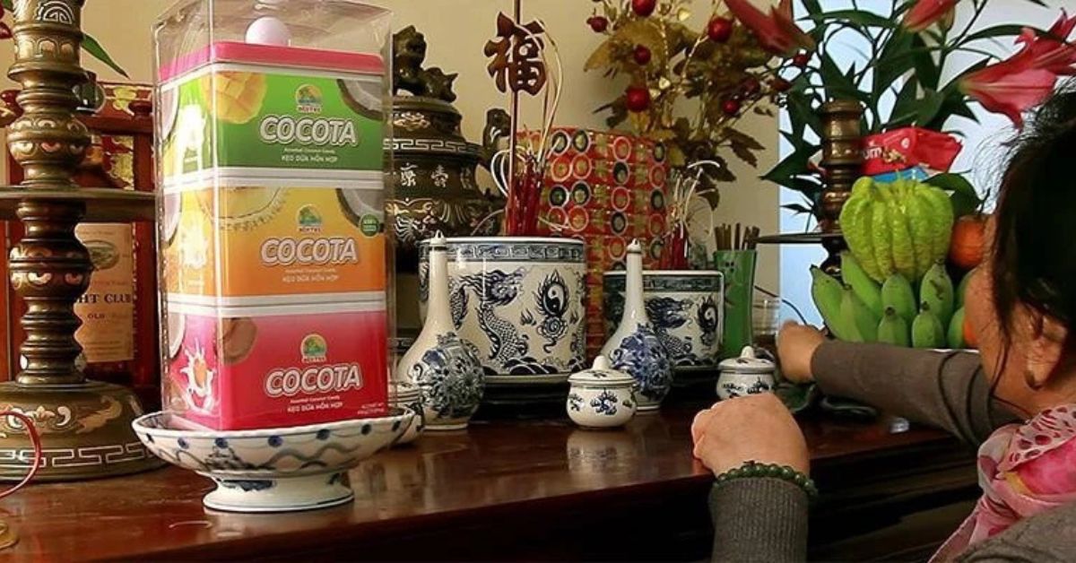 Giữ gìn bàn thờ sạch sẽ, trang nghiêm