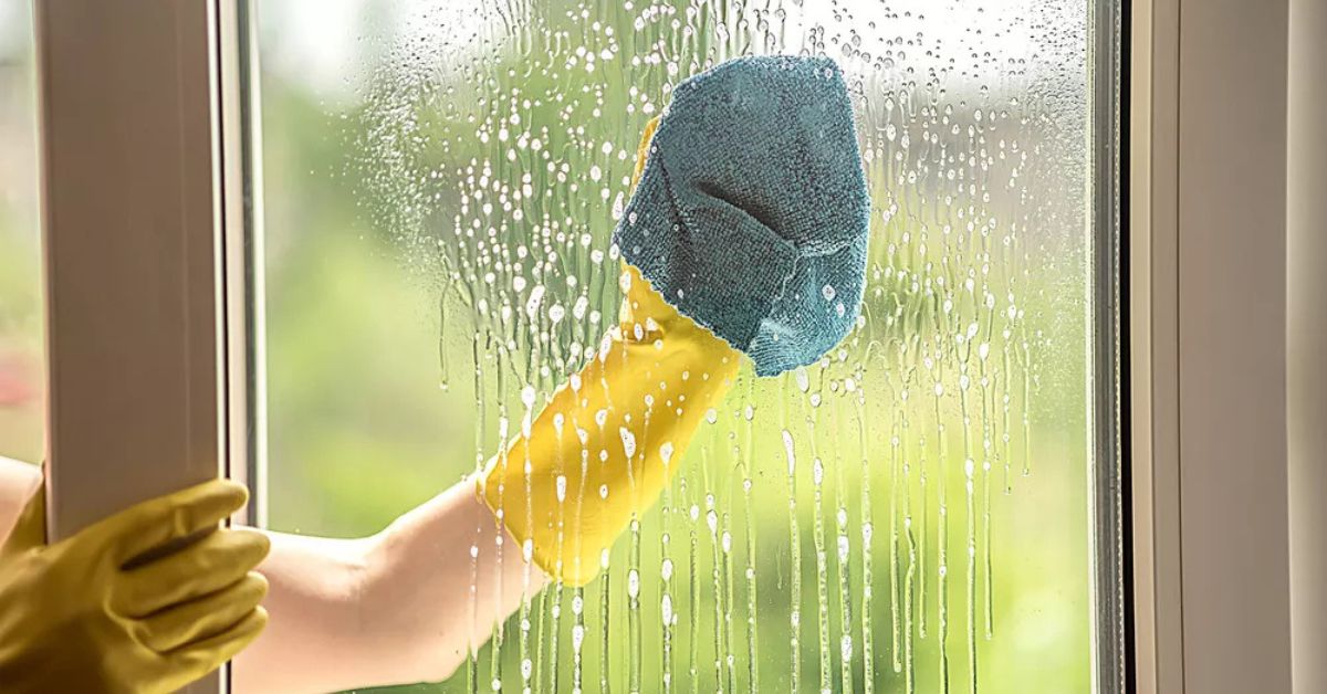 vệ sinh cửa sổ sạch