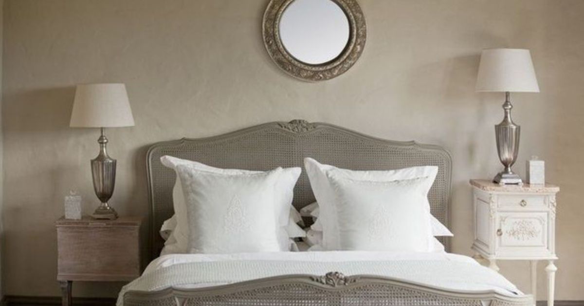 không đặt gương trên đầu