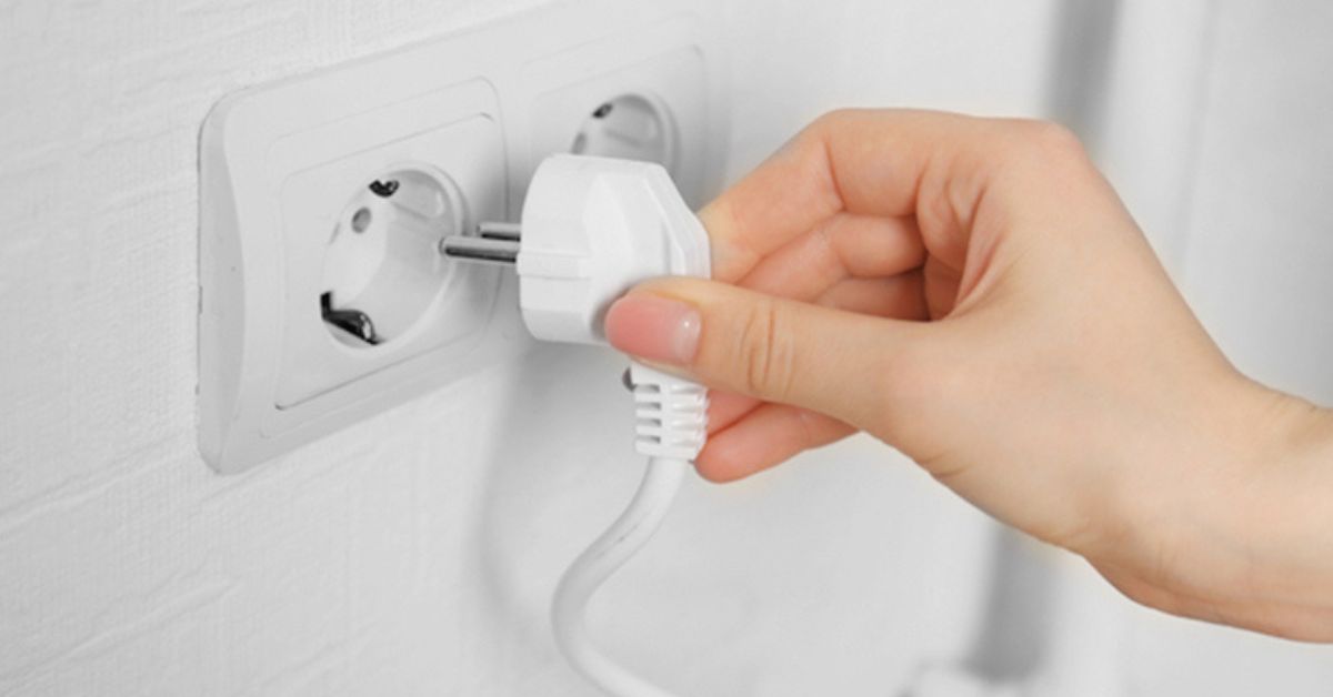 Rút phích cắm thiết bị khi không sử dụng